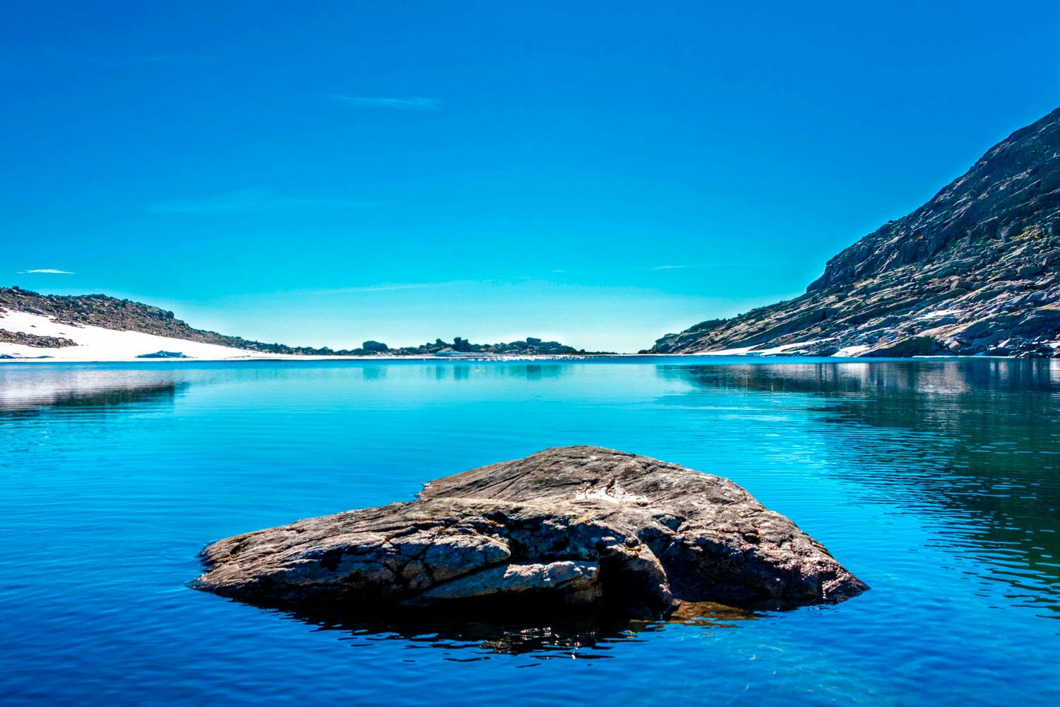 Skarpt landsskabsfoto Ikke en eneste pixel er uskarp i dette store landsskab.